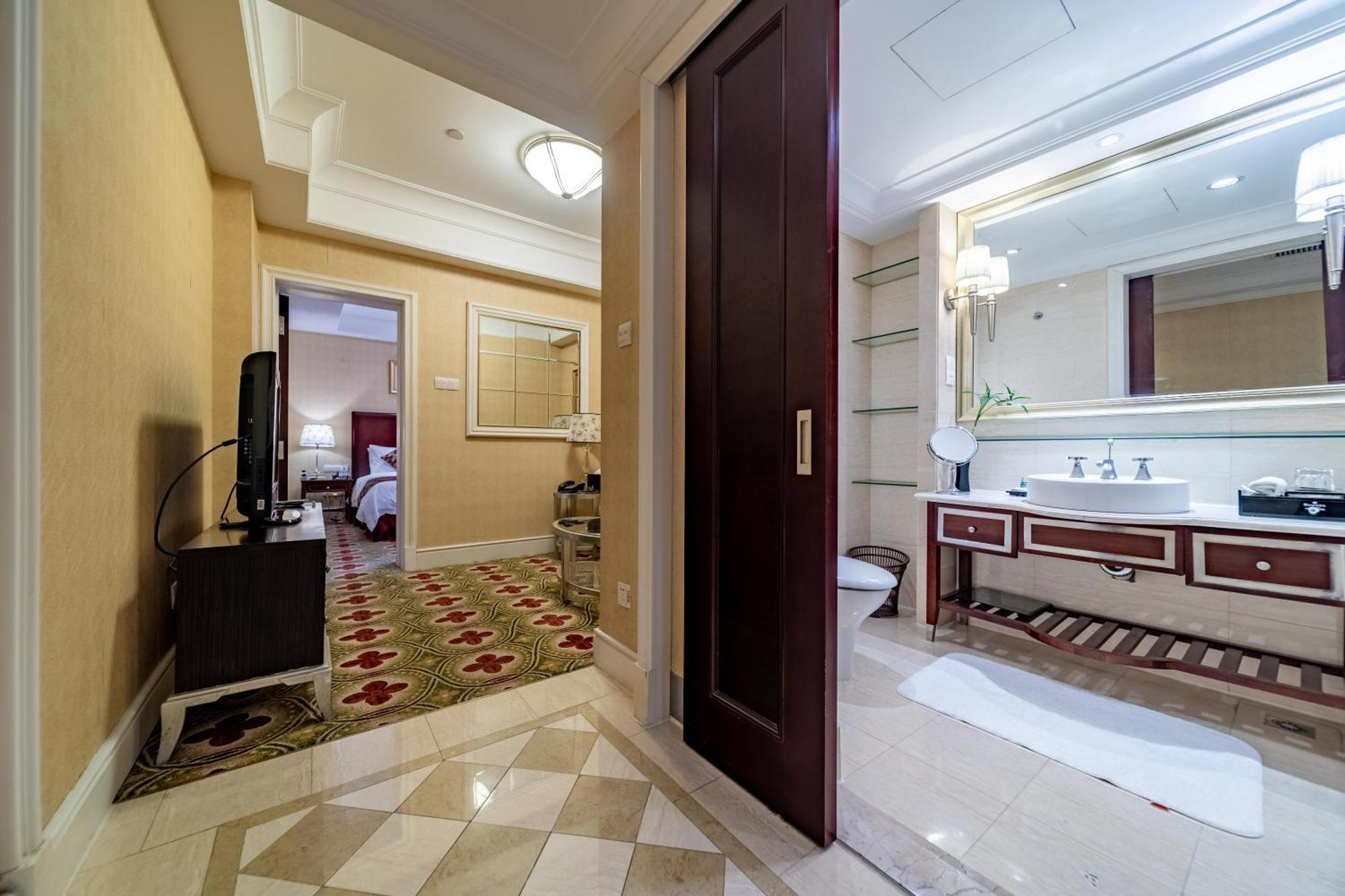 Ramada Yichang Hotel Εξωτερικό φωτογραφία